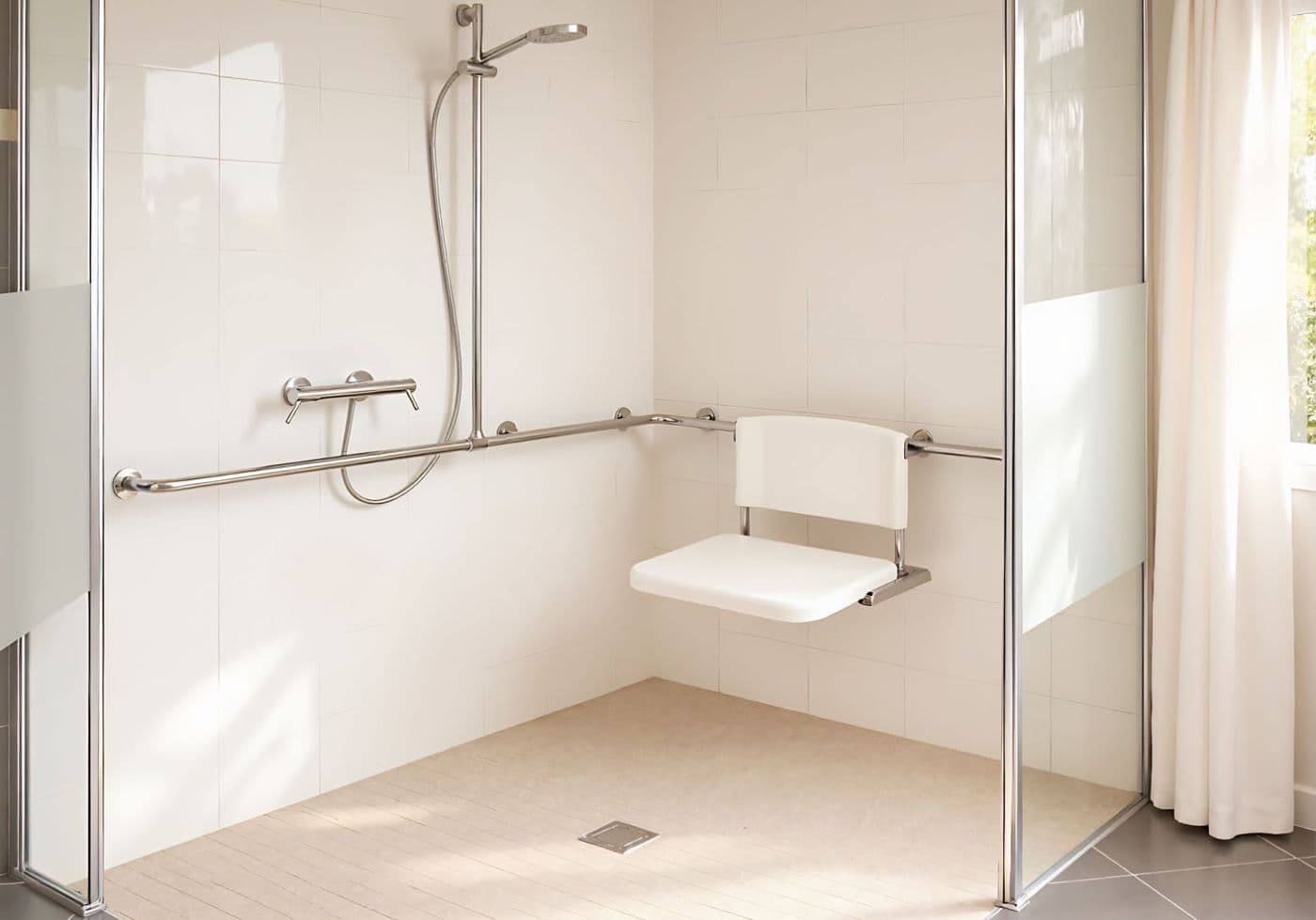 pflegebad_ausstattung_dusche.jpg